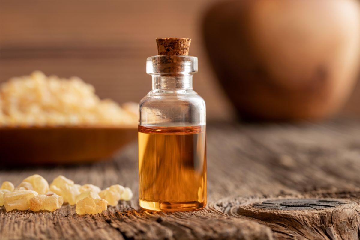 Ultimate Guide On How To Use Frankincense Oil On The Face (1)