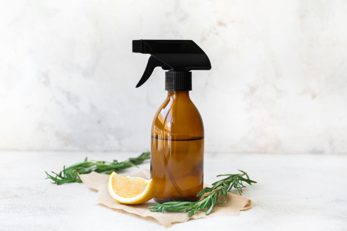 Which Natural Essential Oils Work Better Than Anti-Perspirant For Deodorant (1)